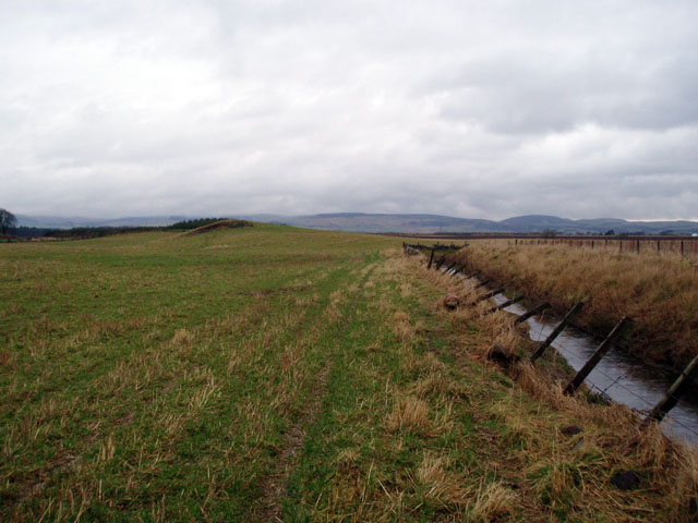 File:Gelly Burn and glacial Kame - geograph.org.uk - 354076.jpg