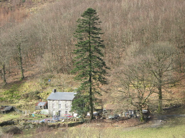 File:Hen-gae farm - geograph.org.uk - 1179548.jpg