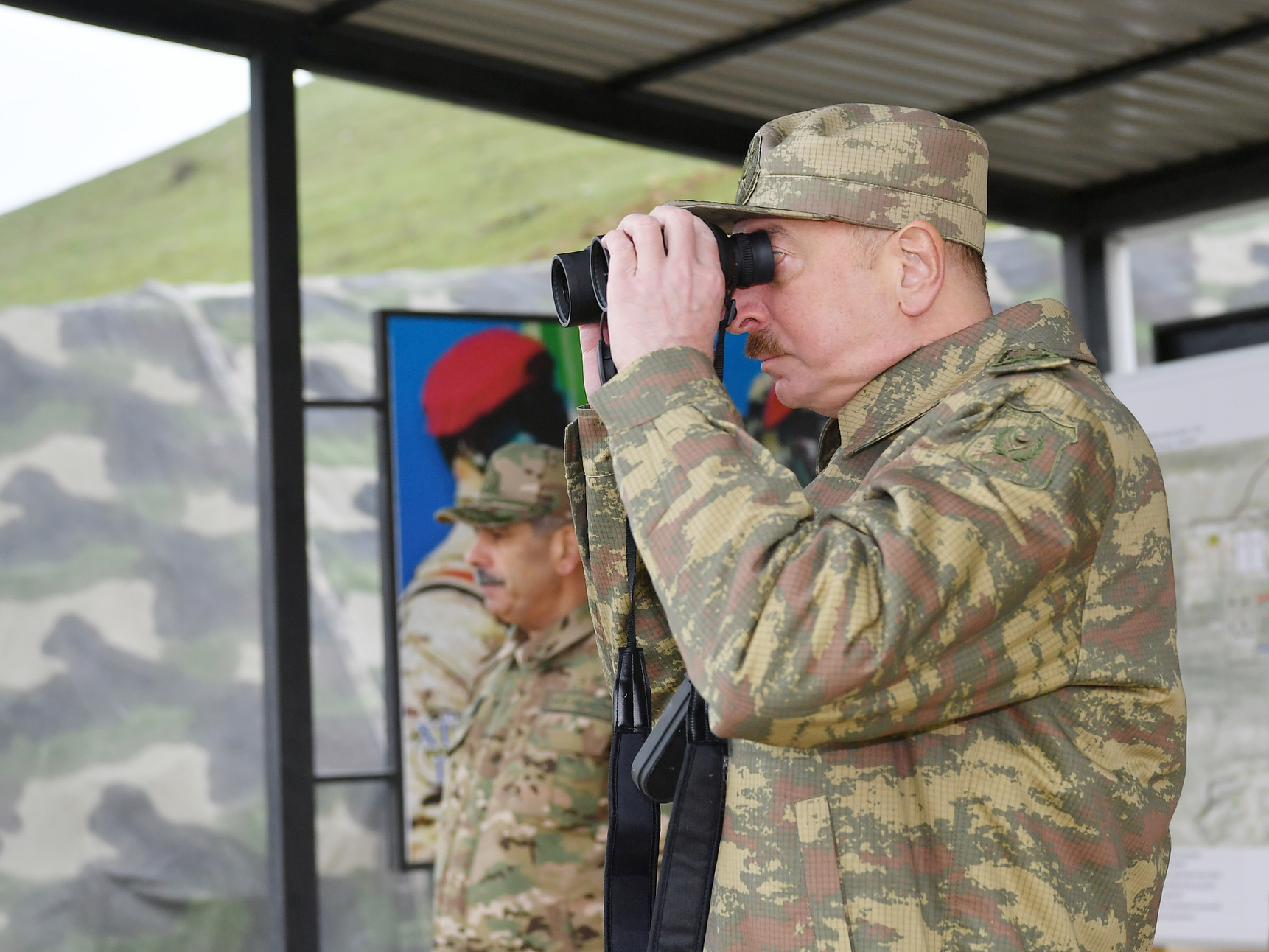 Фото ильхама алиева в военной форме