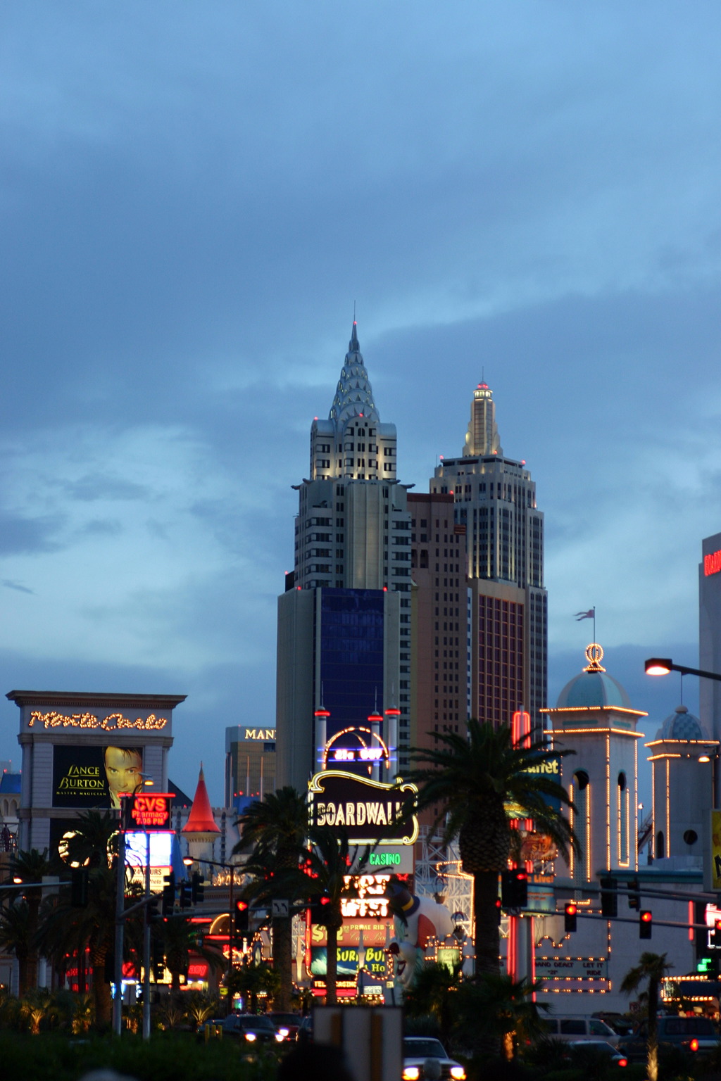 File:Las Vegas Strip lights at night.jpg - Wikimedia Commons