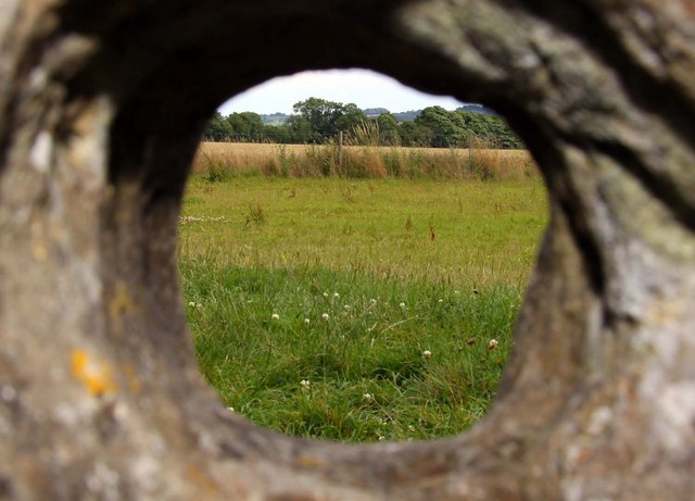 File Looking Through A Hole In One Of The Rollright Stones Geograph Org Uk Jpg Wikipedia