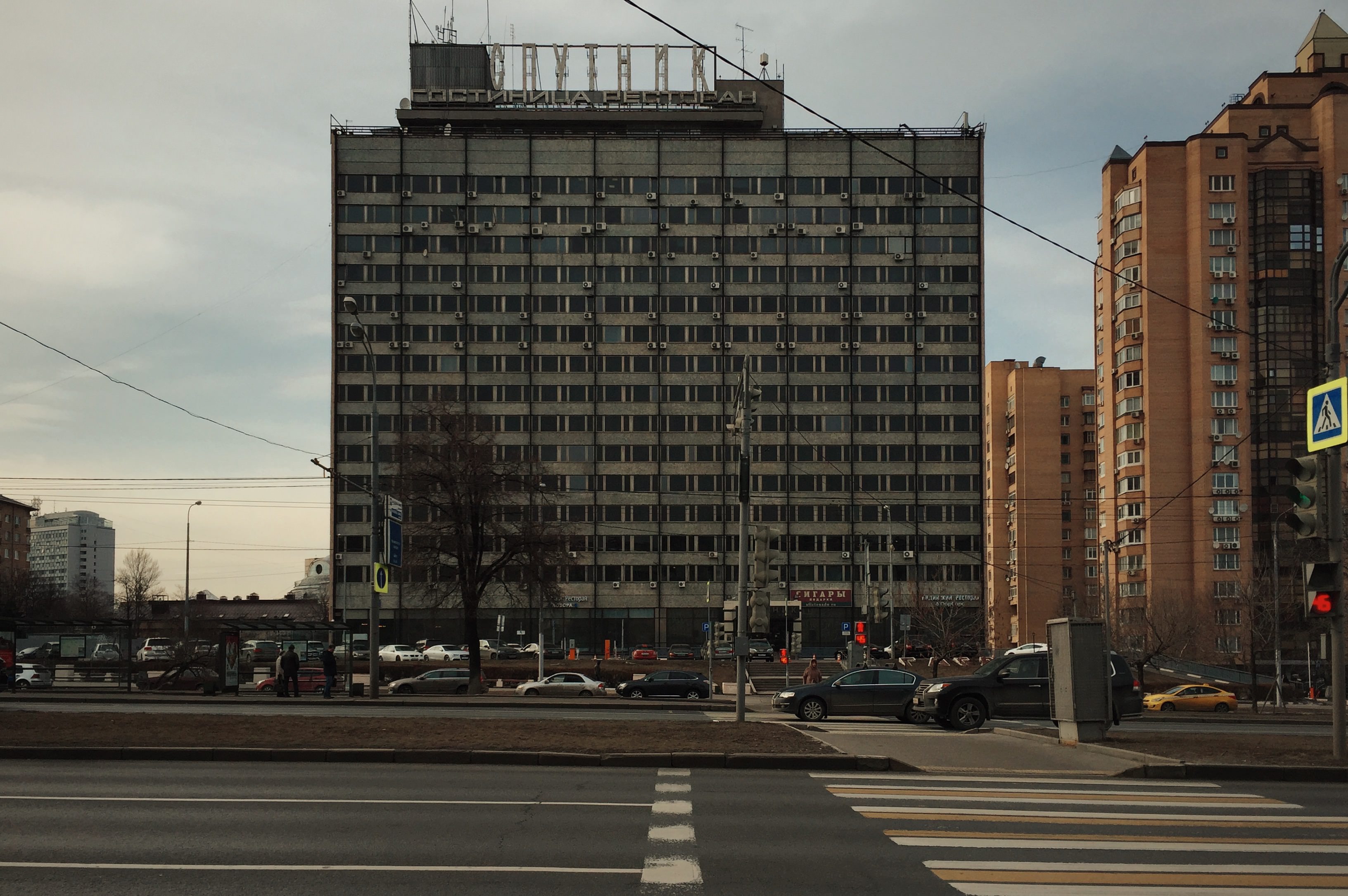 Московская спутник. Гостиница Спутник Москва. Гостиница Спутник Москва фото. Что построили на месте гостиницы Спутник в Москве.