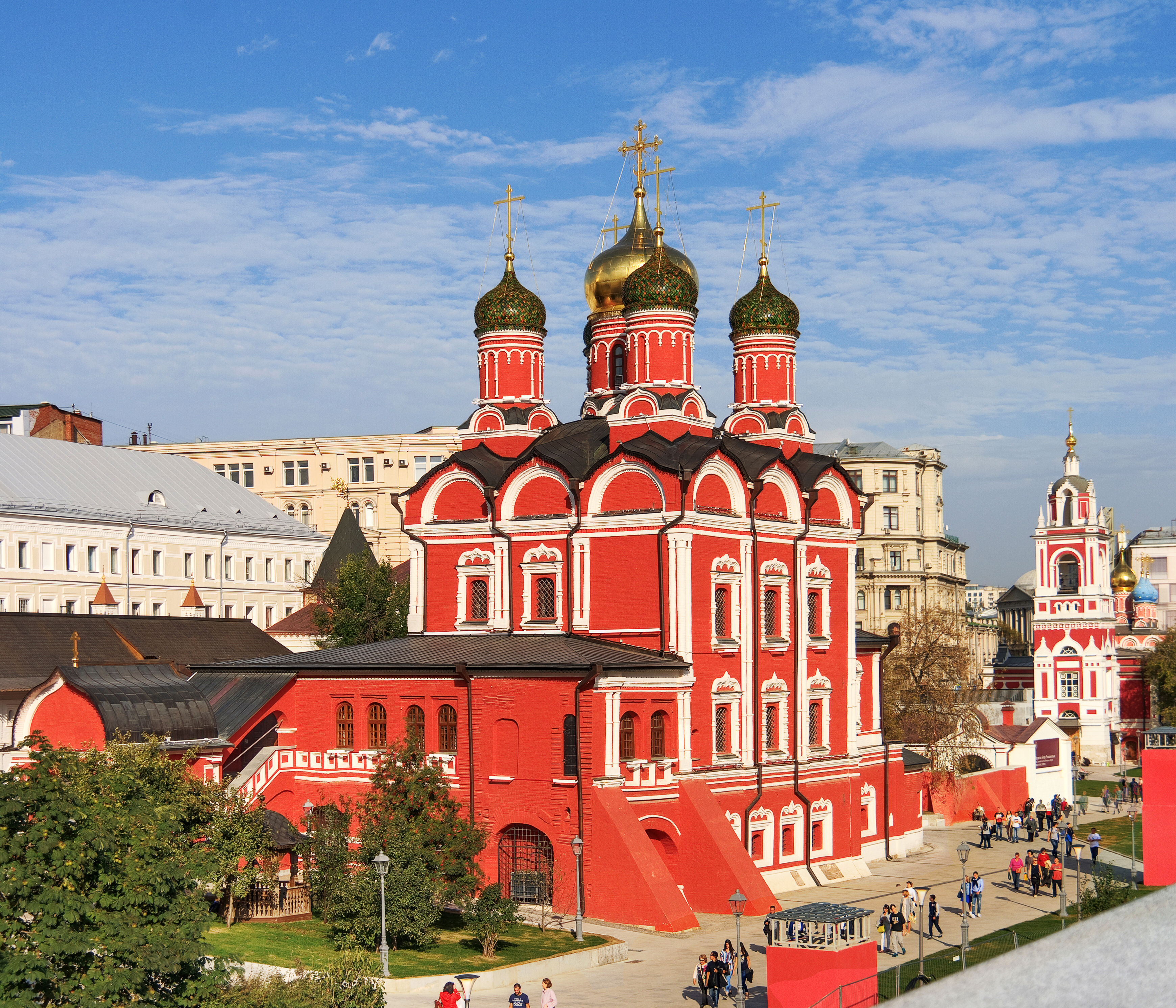 Знаменский храм москва. Знаменский монастырь Москва. Собор Знаменского монастыря в Москве. Собор иконы Божией матери Знамение. Храм знамения Пресвятой Богородицы в Великом Новгороде.