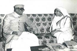 File:Neelam Sanjiva Reddy and Mother Teresa.jpg