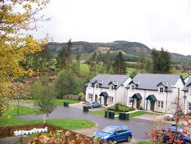 File:New houses at Pitlochry - geograph.org.uk - 2126388.jpg