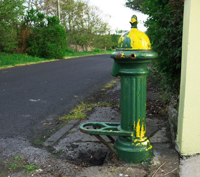 File:Old water pump, Dunfanaghy - geograph.org.uk - 2392763.jpg