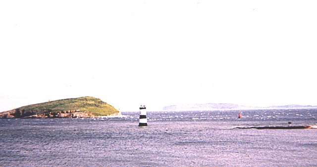 File:Penmon Light and Ynys Seiriol - geograph.org.uk - 222552.jpg