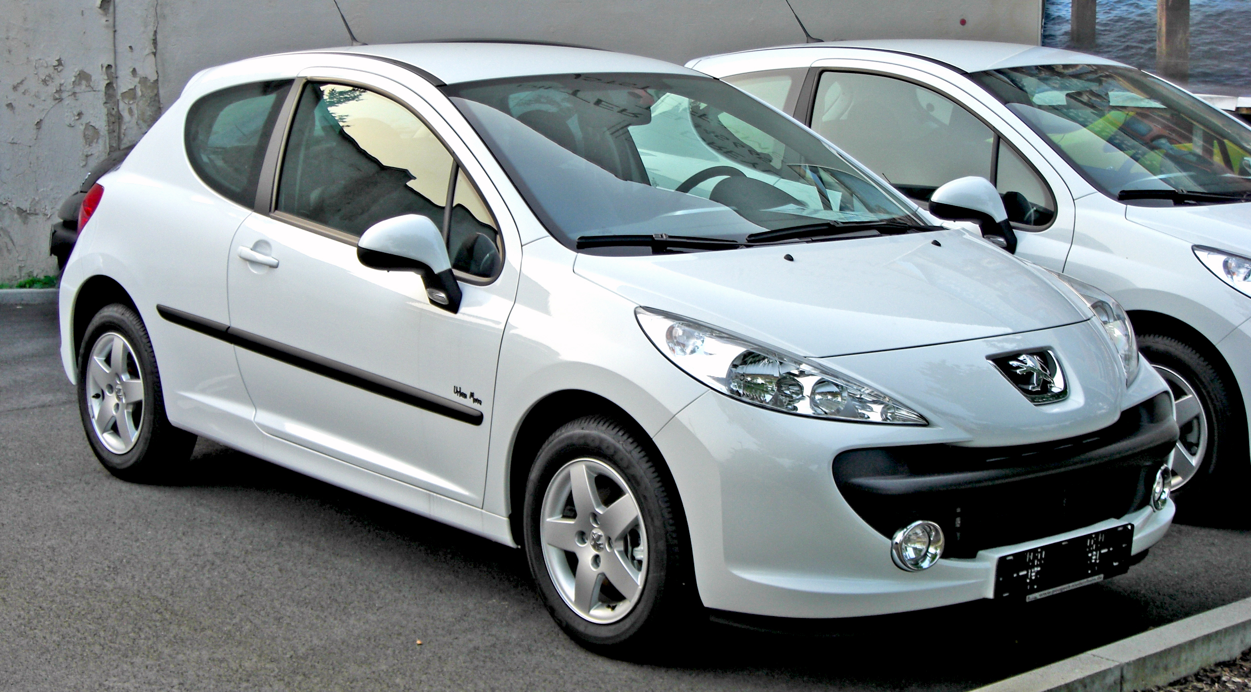 File:Peugeot 207 Dreitürer.JPG - Wikimedia Commons