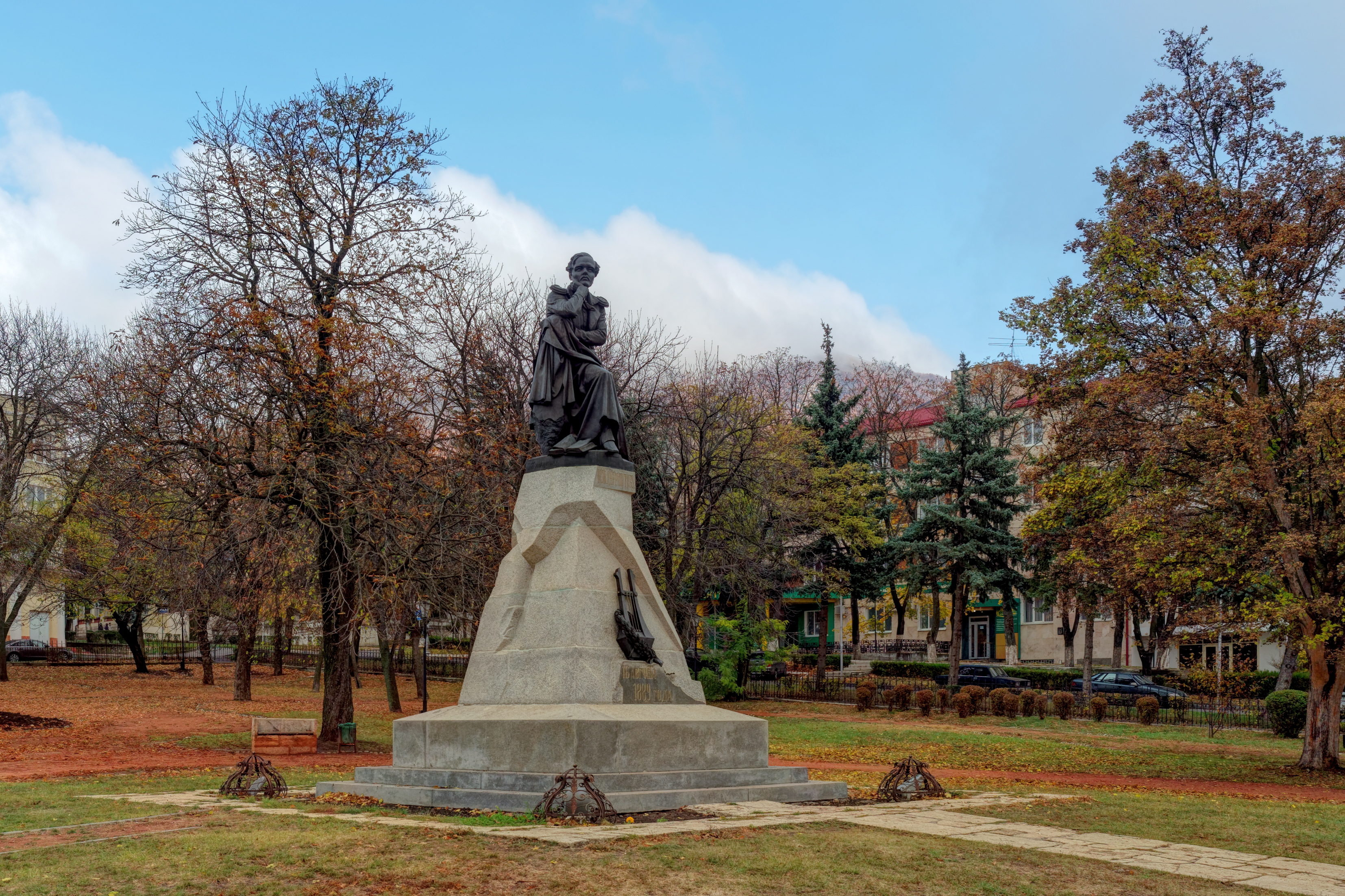 Лермонтов в пятигорске. Памятник Лермонтова Пятигорск. Пятигорск памятник Лермонтову в Пятигорске. Пятигорск памятник Лермонтову 1899. Памятник Лермонтову в Железноводске.