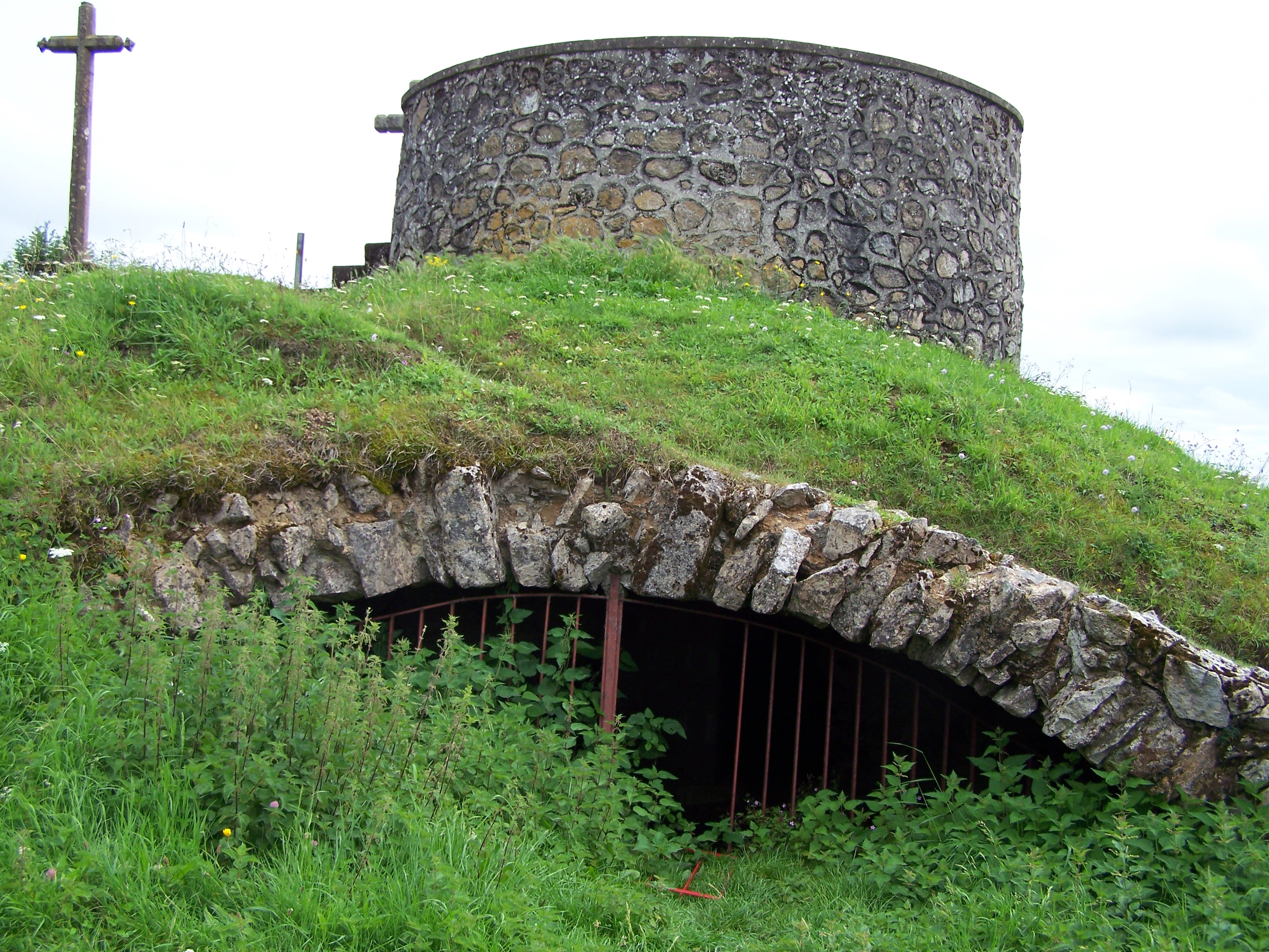 Les souterrains, un mythe sous les châteaux forts ? - Décoder les églises  et les châteaux