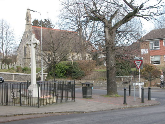 File:ST Thomas Church and War Memorial, Fair Oak Square. - geograph.org.uk - 366905.jpg