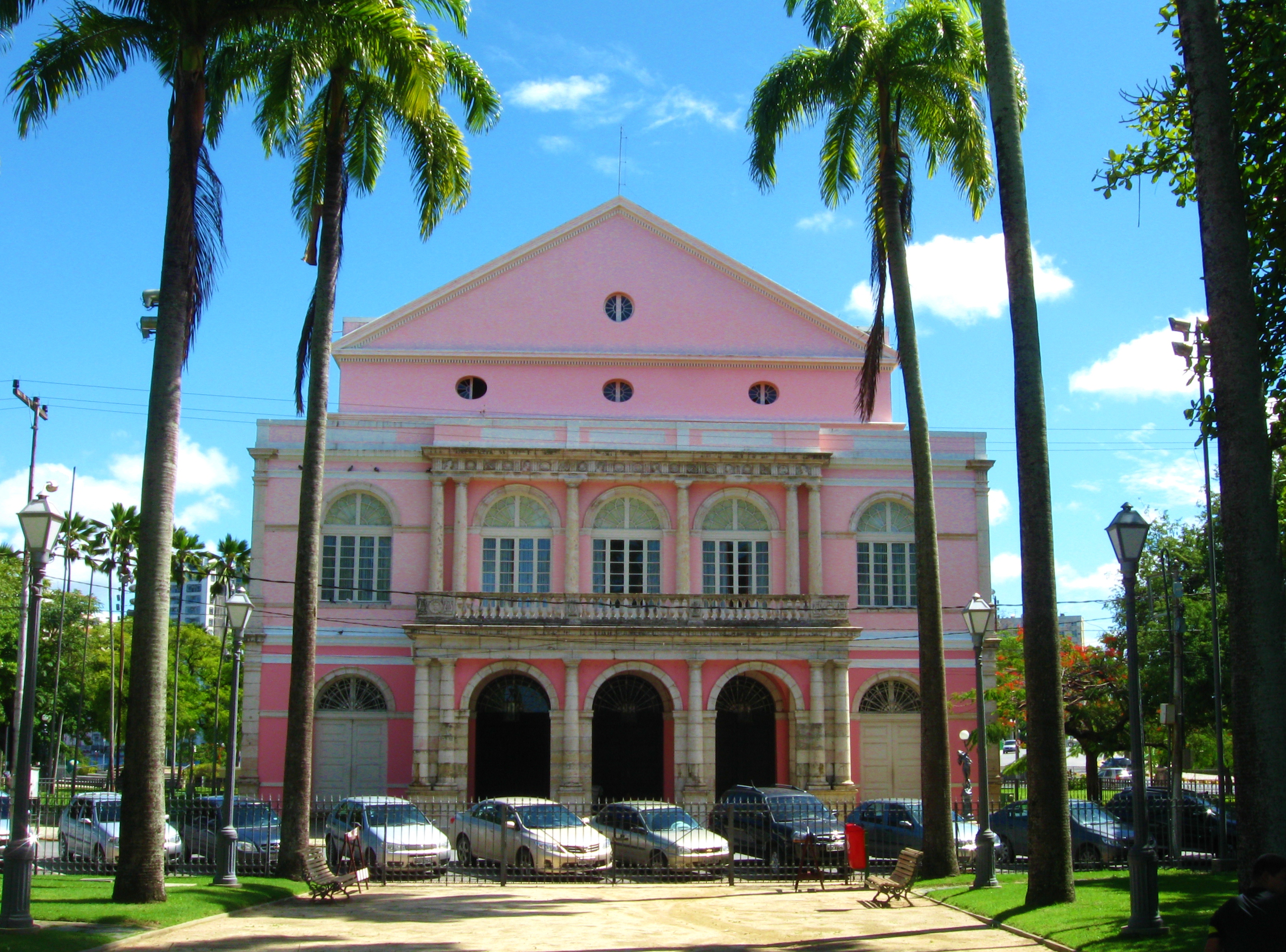 Fachada do Teatro de Santa Isabel em Recife - PE.