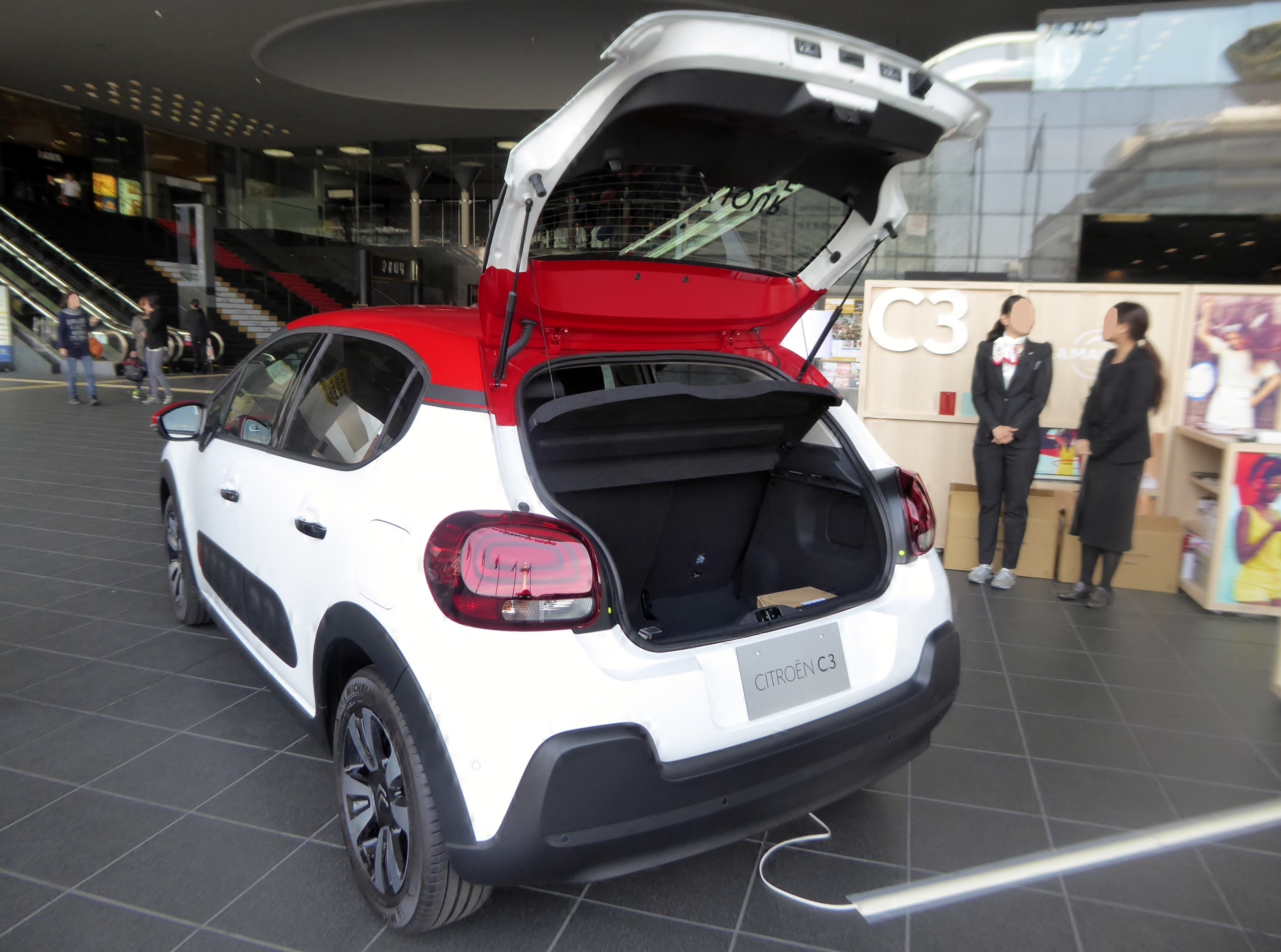 File:The rearview of Citroën C3 generation) with her trunk open.jpg - Wikimedia