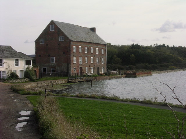 Tidal mill and River Yar - geograph.org.uk - 1011240