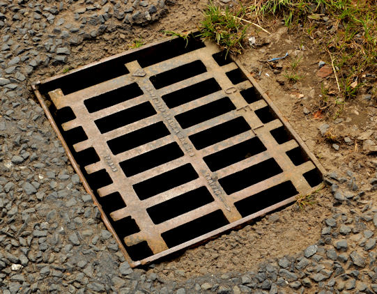 File:"CFL" grating cover near Comber - geograph.org.uk - 2973235.jpg