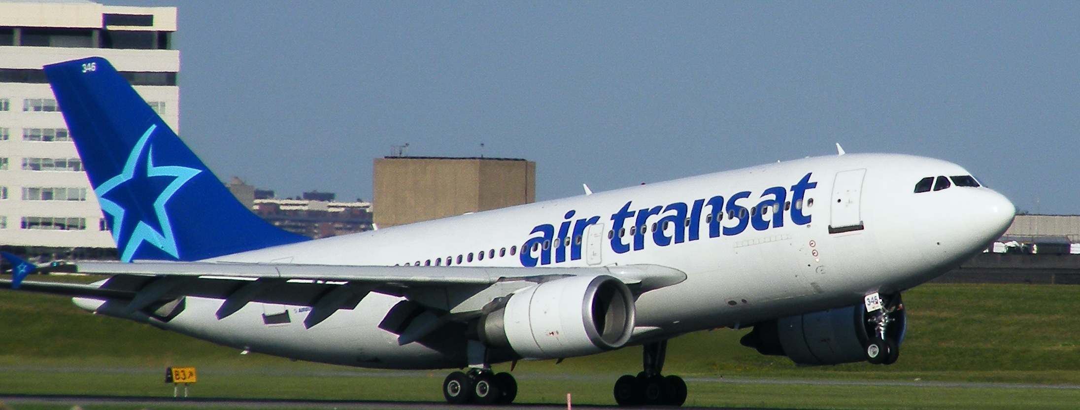 File:A310 Air Transat - aéroport Montréal.jpg - Wikimedia ...