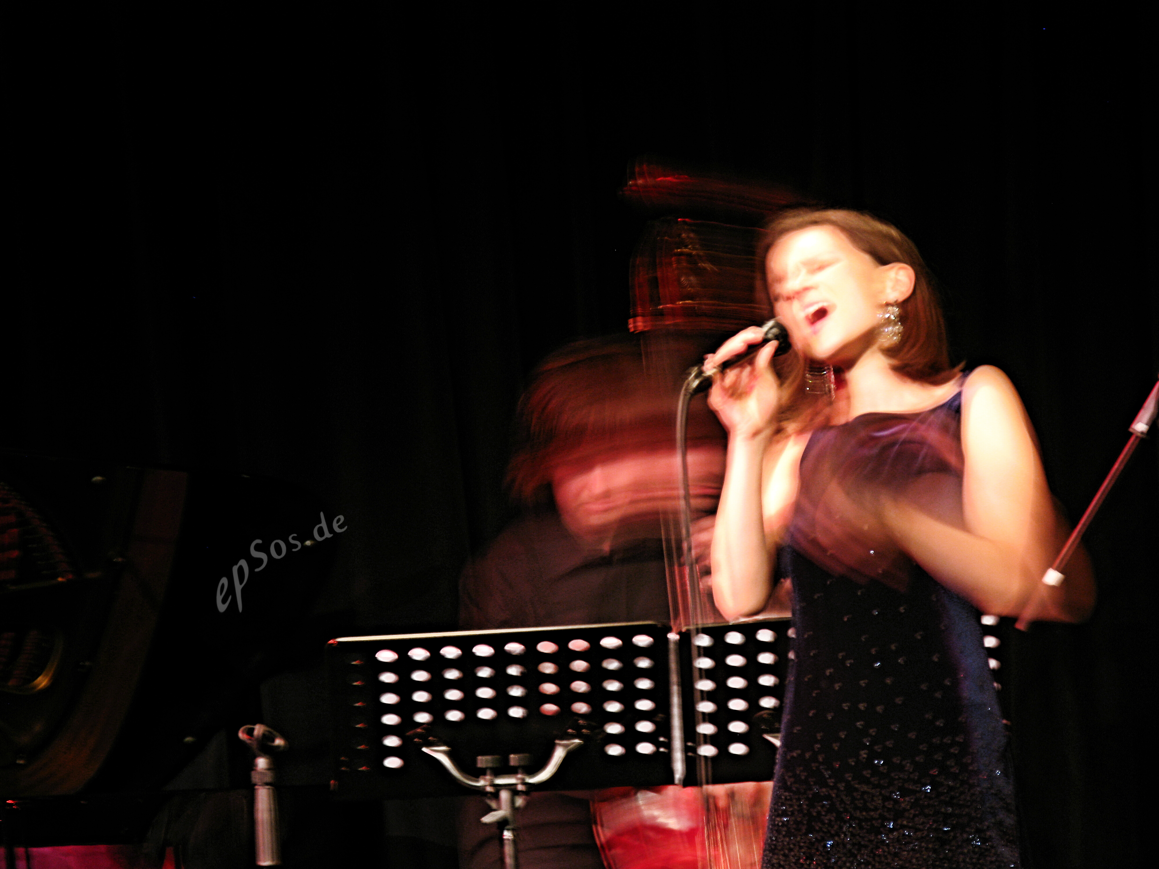File:Artist Woman Singing Concert in Jazz  - Wikimedia Commons