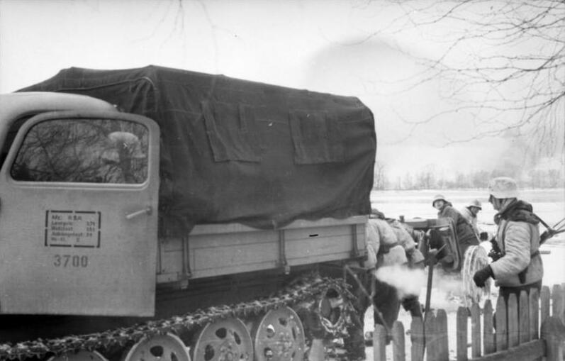 File:Bundesarchiv Bild 101I-090-3906-12, Russland, Raupenschlepper, angehängte Kanone.jpg