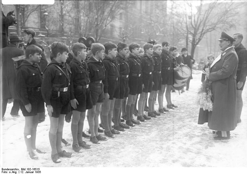 File:Bundesarchiv Bild 102-16515, Berlin, HJ beim Geburtstag Görings.jpg