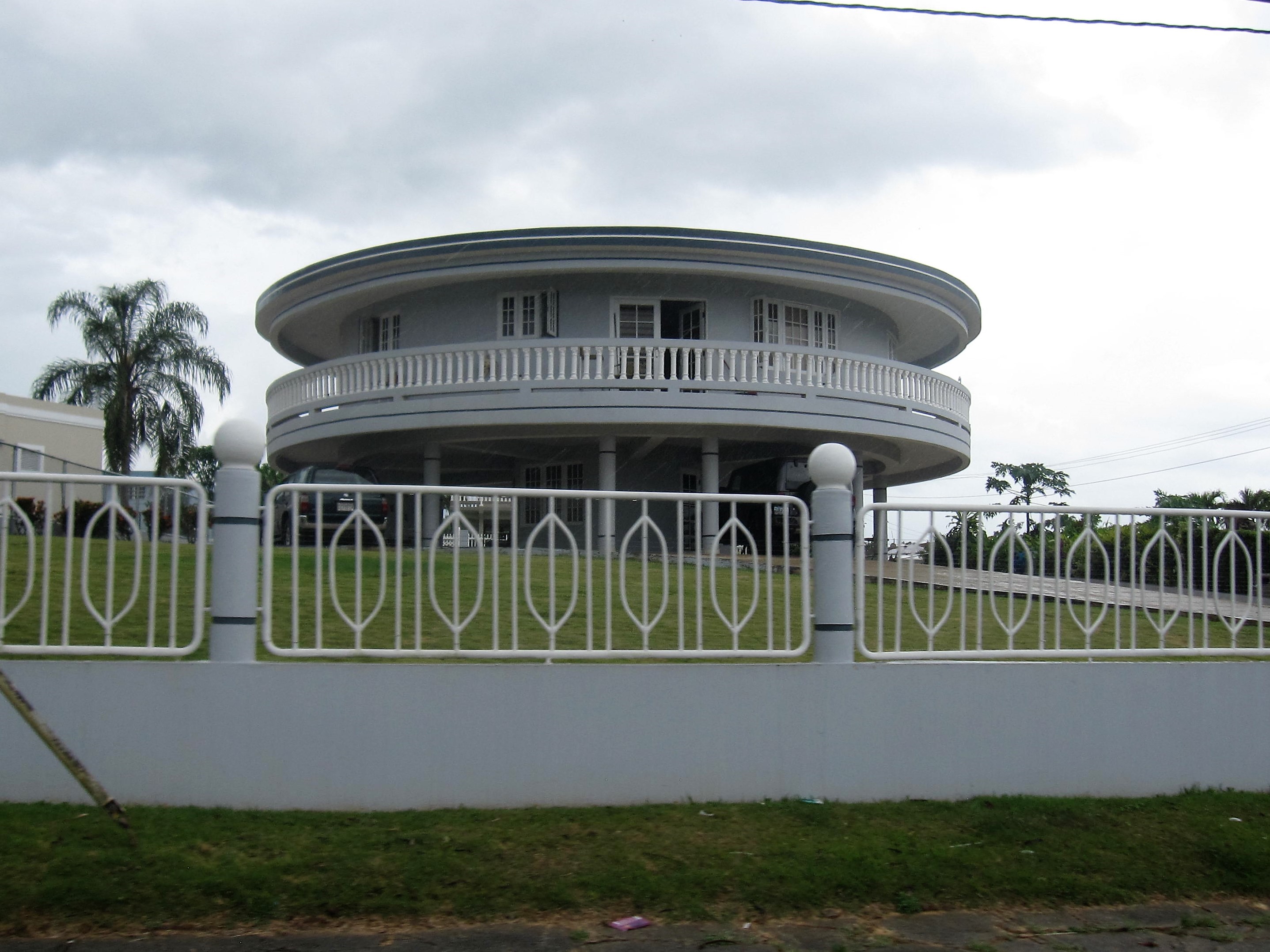 File:Casa circular en PR-6622, Sector La Línea, Barrio Morovis Sur,  Morovis, Puerto  - Wikimedia Commons