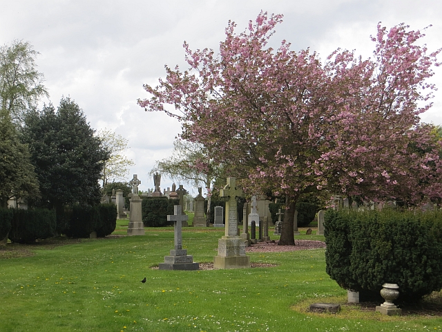 File:Cemetery, Linlithgow - geograph.org.uk - 3975438.jpg