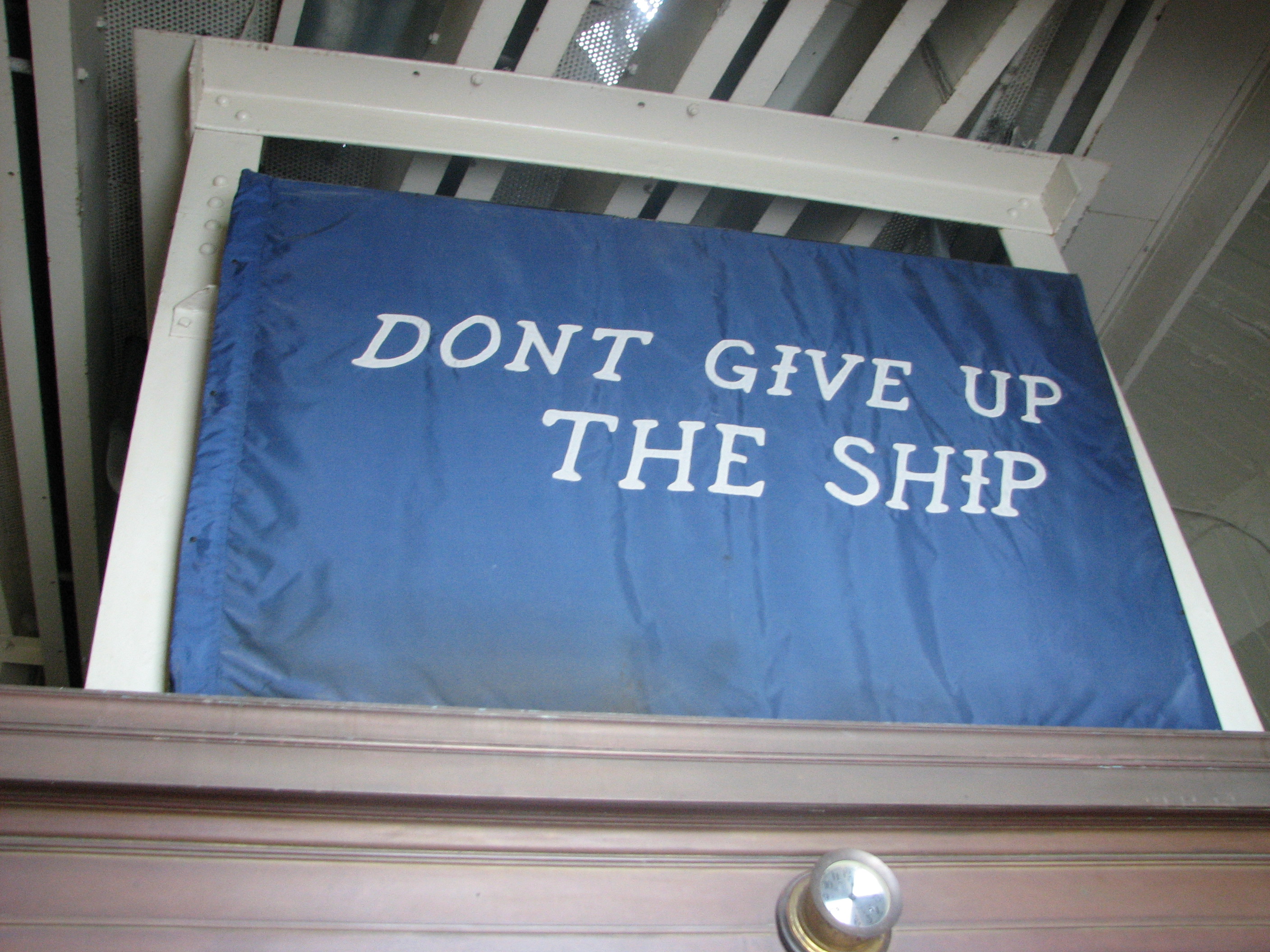 Dont file. Don't give up the ship. Dont give up a ship флаг. Never give up the ship. Font don't give up the ship.