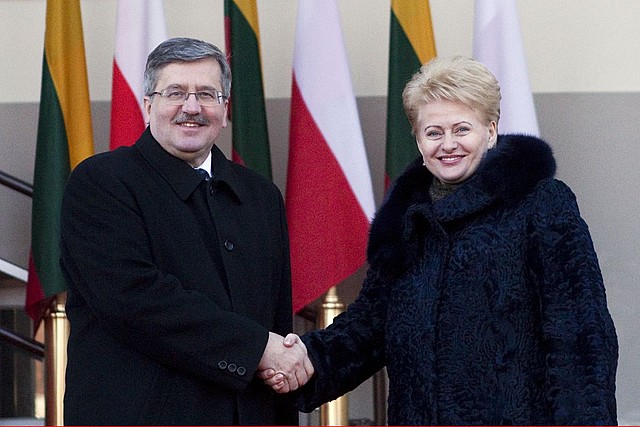 File:Dalia Grybauskaitė and Bronisław Komorowski 02 - 20110216.jpg