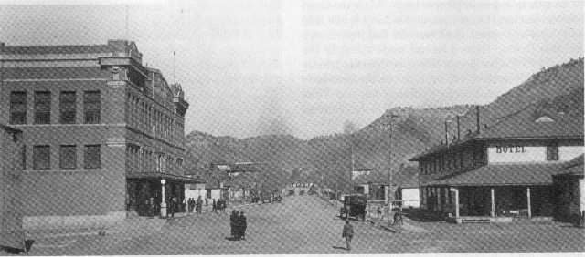 File:Dawson, NM, 1916- Main Street.jpg