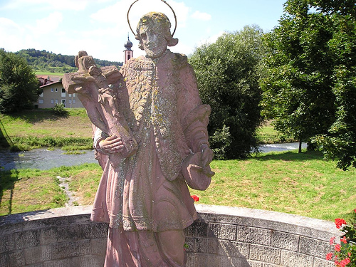 File:Dittigheim Kulturdenkmal 07 Nepomukstatue 2.jpg