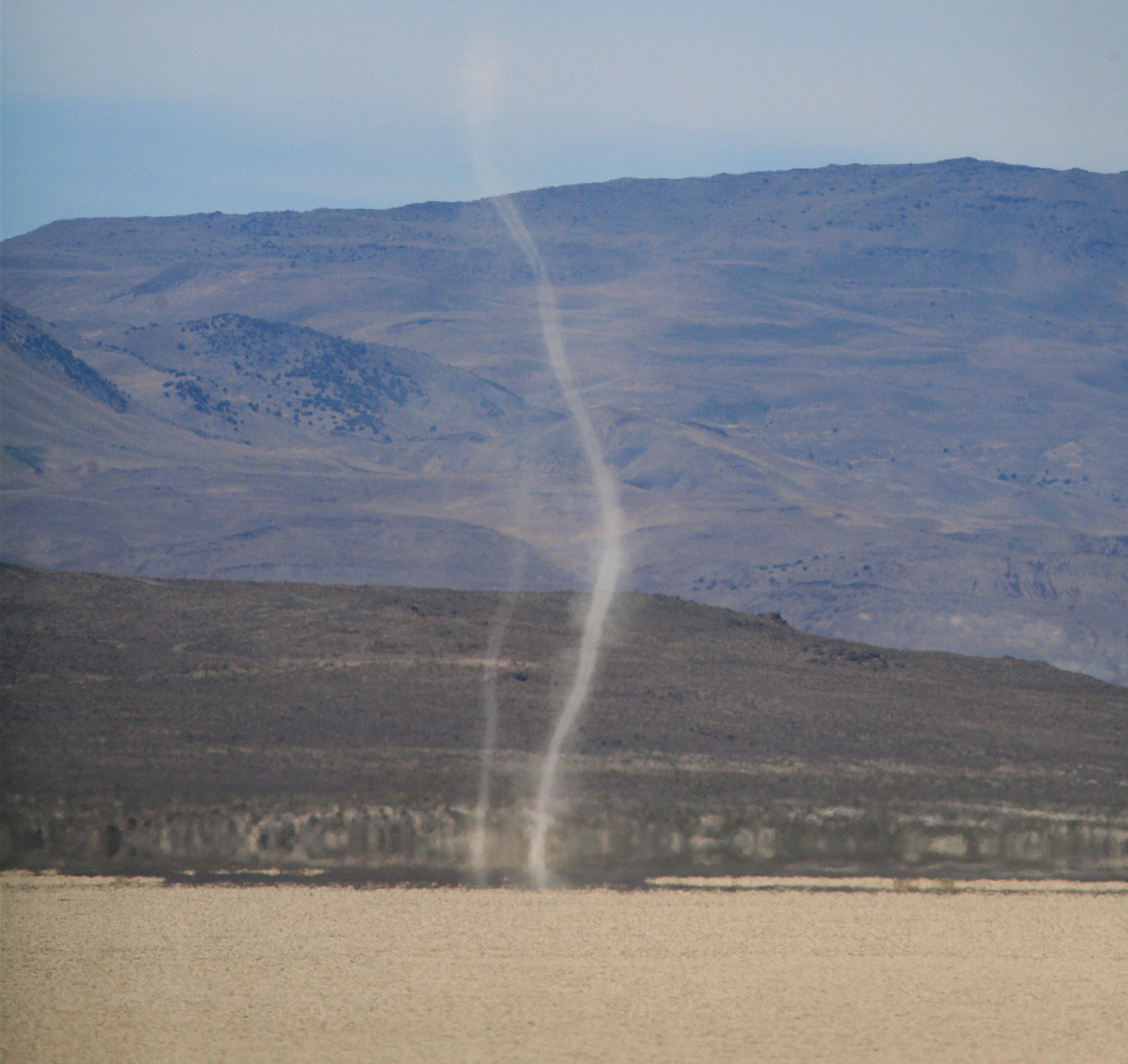 Dust devil - Wikipedia