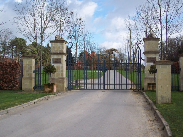 File:Entrance gates to the Sandley Stud - geograph.org.uk - 348112.jpg