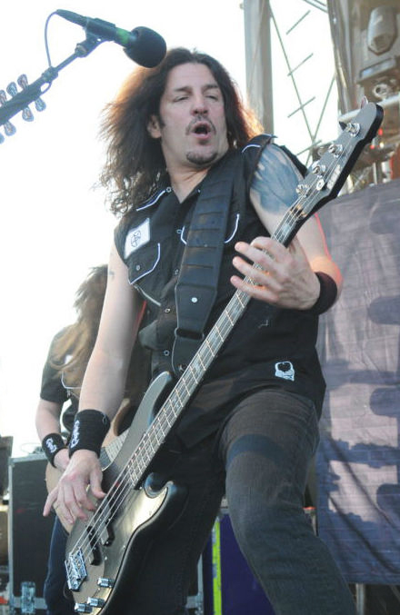 Bello performing with [[Anthrax (American band)|Anthrax]] in 2015