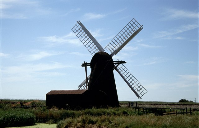 File:Herringfleet Marsh Mill - geograph.org.uk - 1368929.jpg