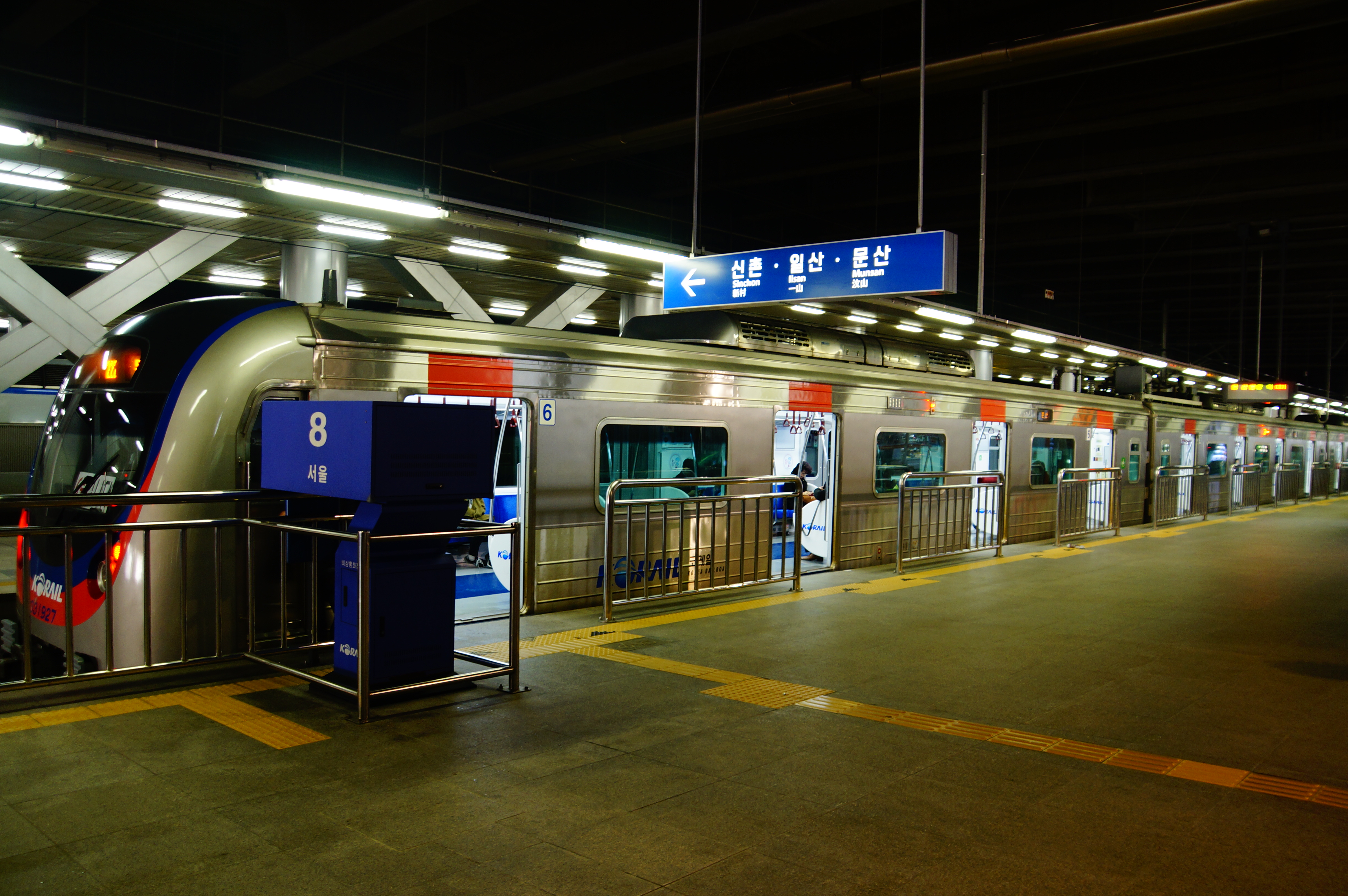 Вокзалы сеула. Seoul Station Коммунарка. Линия Gyeongui - Gyeongui line. KORAIL Subway Station. Seoul Station 2013.