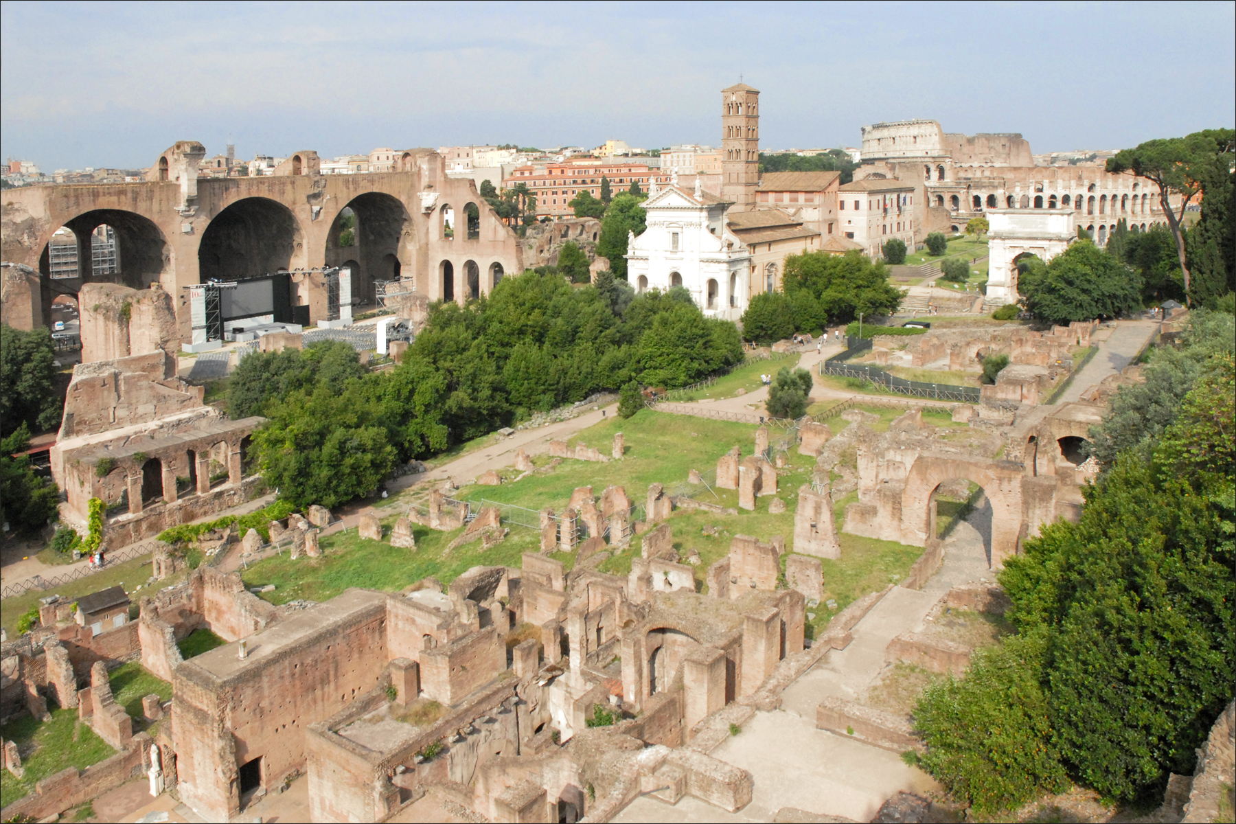 Главная площадь рима в древнем риме. Вид на Колизей с холма палатин. Площадь в древнем Риме. Древний Рим наследие. Главная площадь древнего Рима.