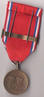 File:Médaille de Verdun du colonel Brébant (verso).jpg