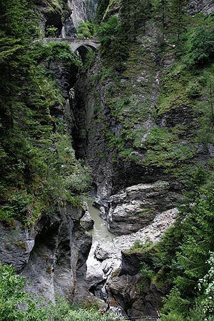 File:Picswiss GR-83-05 Viamala-Schlucht bei Thusis.jpg