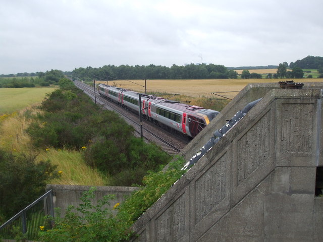 File:Railway south from Pipe Bridge - geograph.org.uk - 1419724.jpg