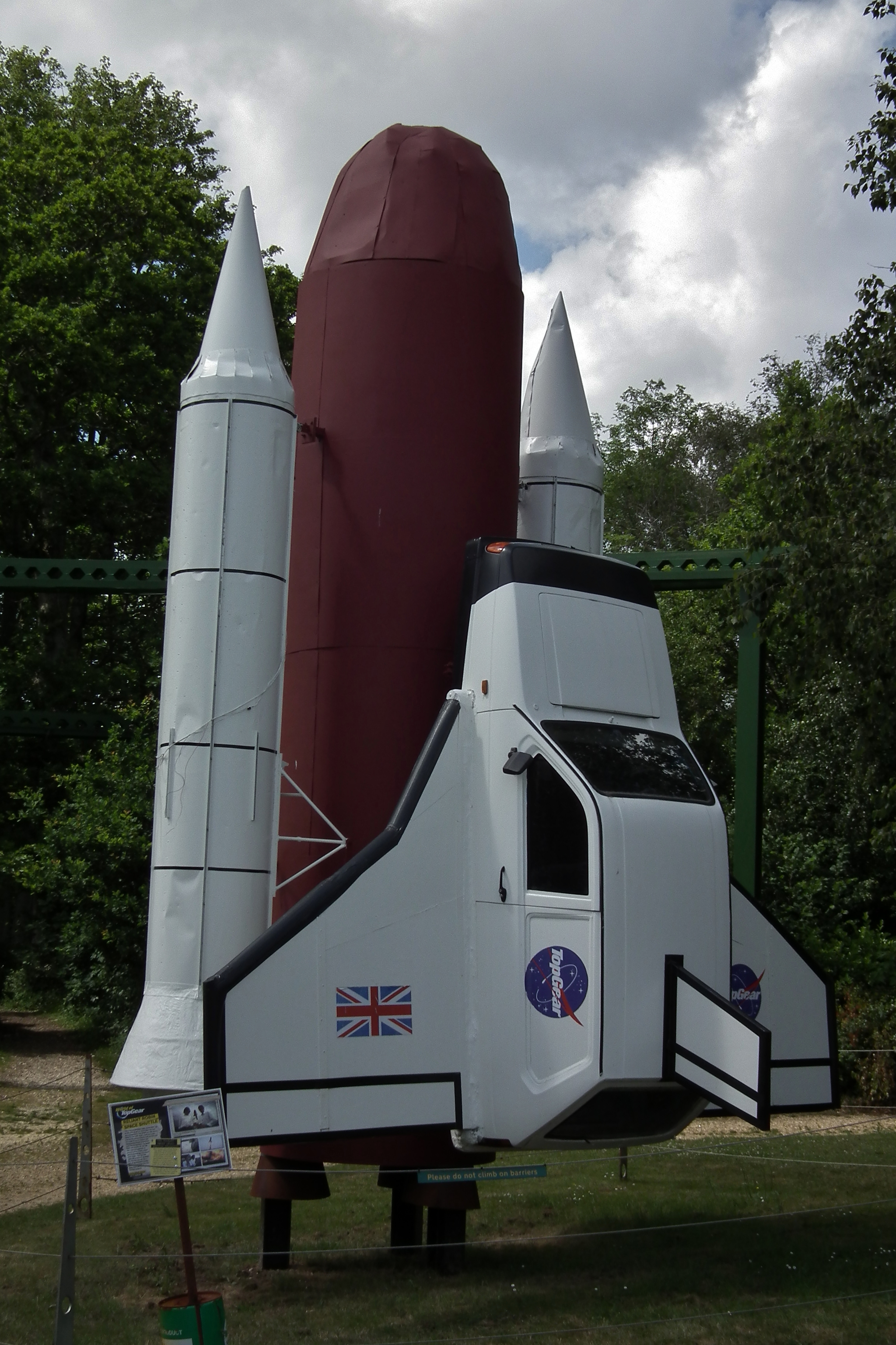 File:Reliant Robin Space Shuttle - Top Gear (5963792406).jpg - Wikimedia  Commons