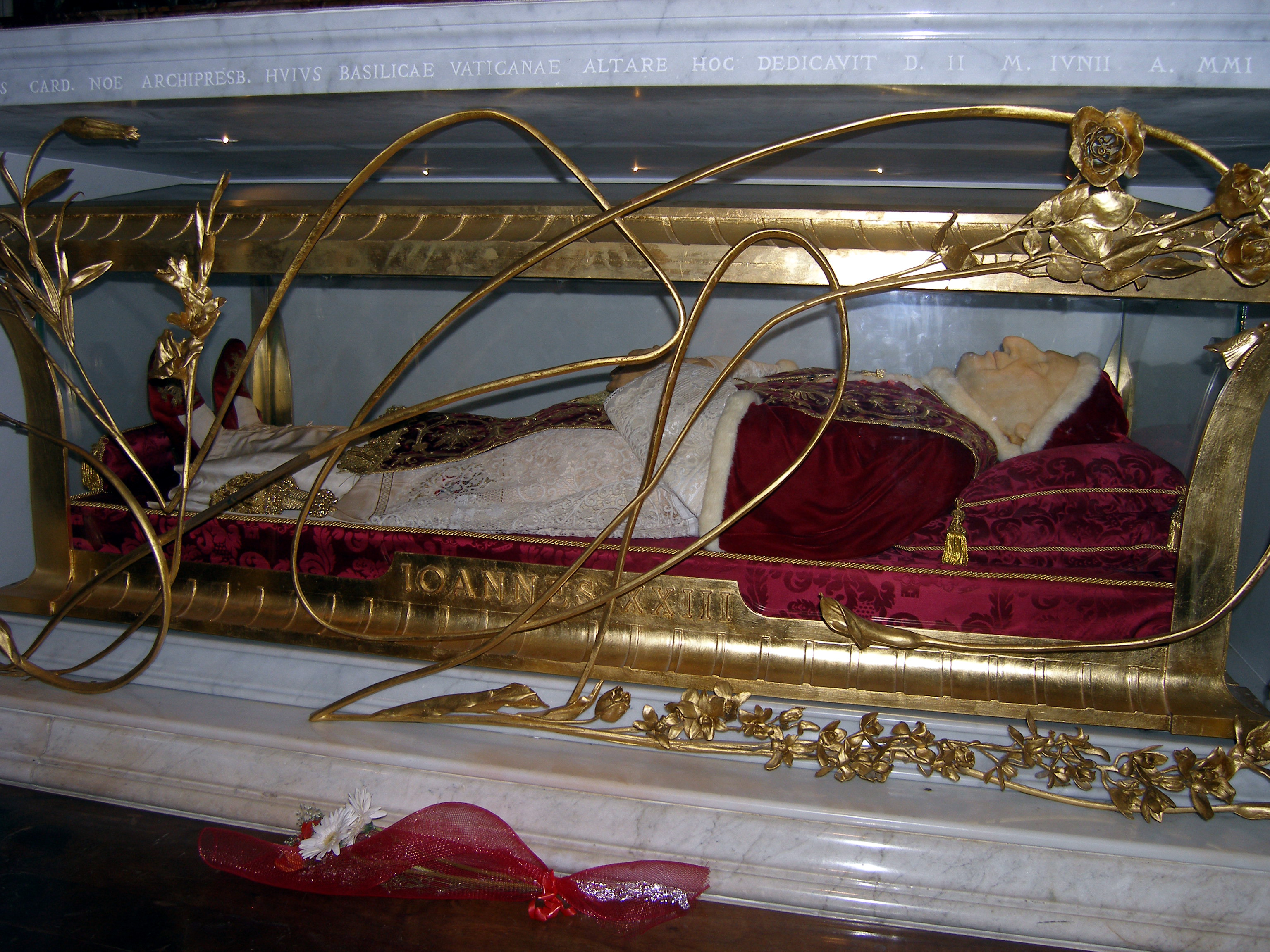 File Reliquienschrein Papst Johannes Xxiii Petersdom 3 Jpg Wikimedia Commons