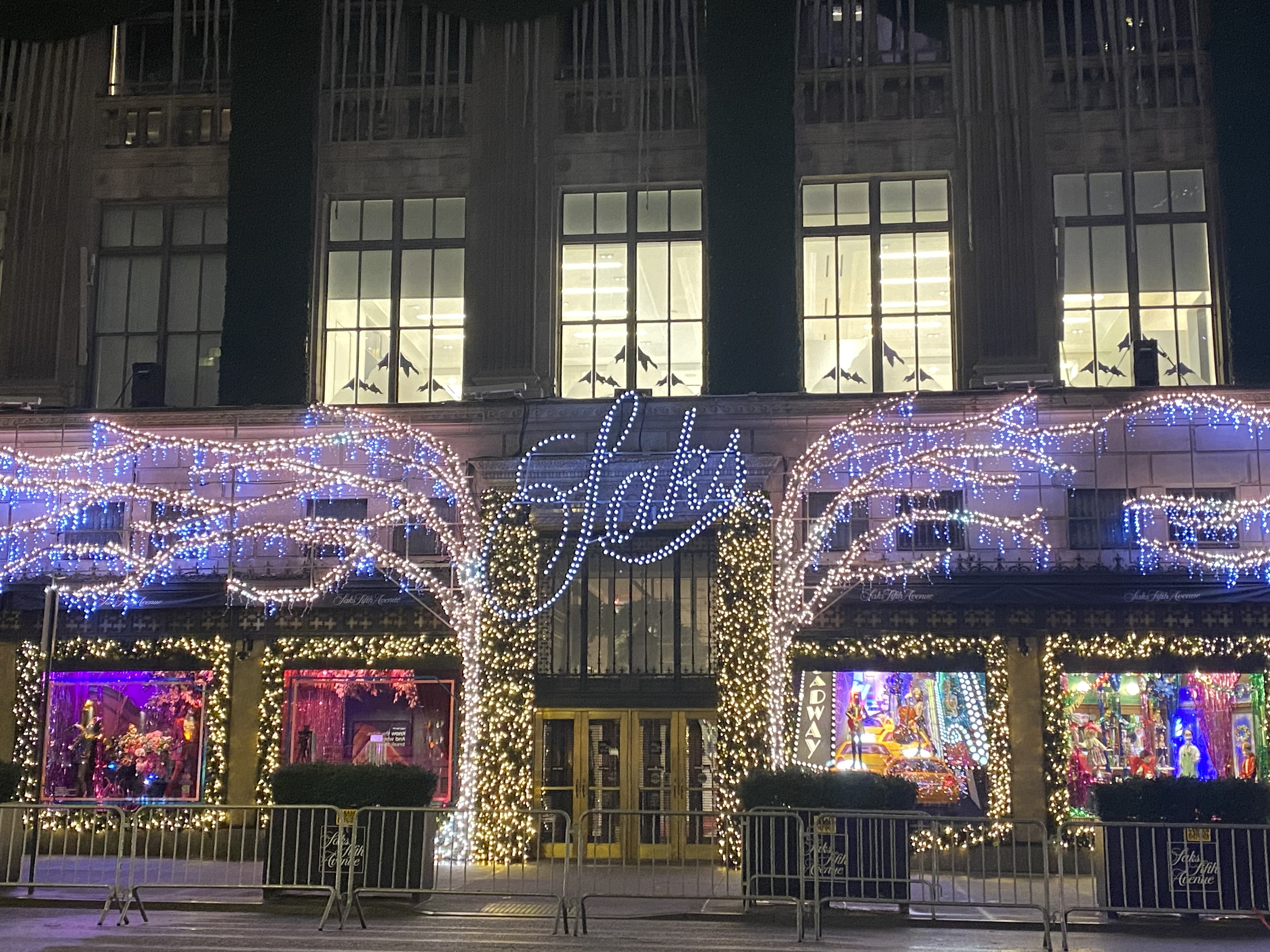 New York November 2018 Famous Saks Fifth Avenue's Holiday Window – Stock  Editorial Photo © zhukovsky #232127888