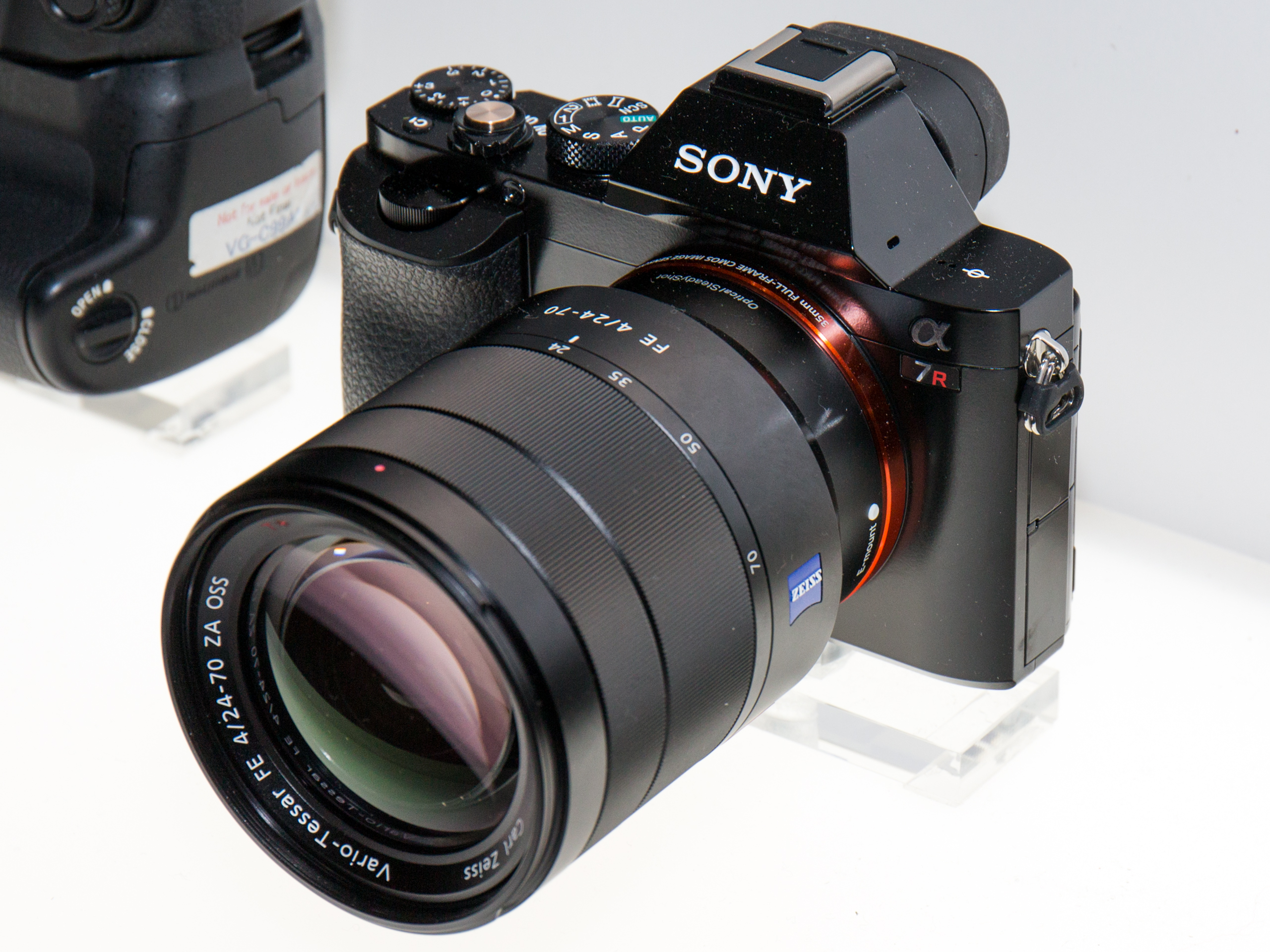 File:Sony Alpha ILCE-7R front 2014 CP+.jpg