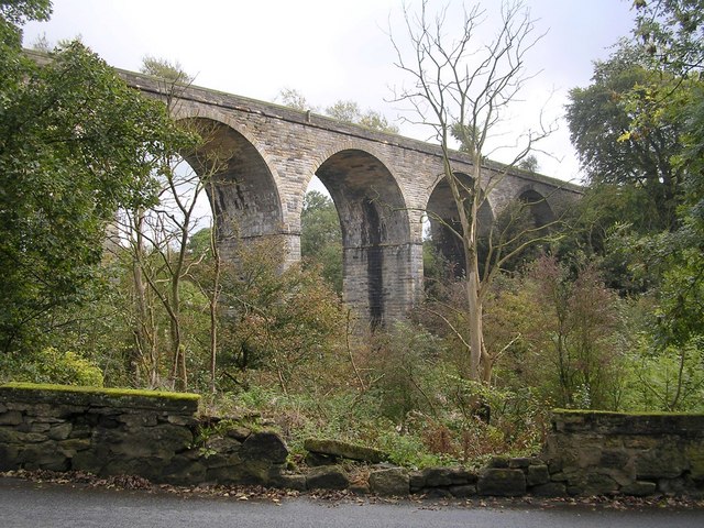File:Stewarton Viaduct - geograph.org.uk - 264815.jpg