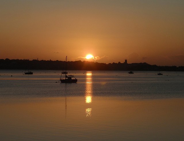 File:Sunrise over the Exe estuary - geograph.org.uk - 1046598.jpg