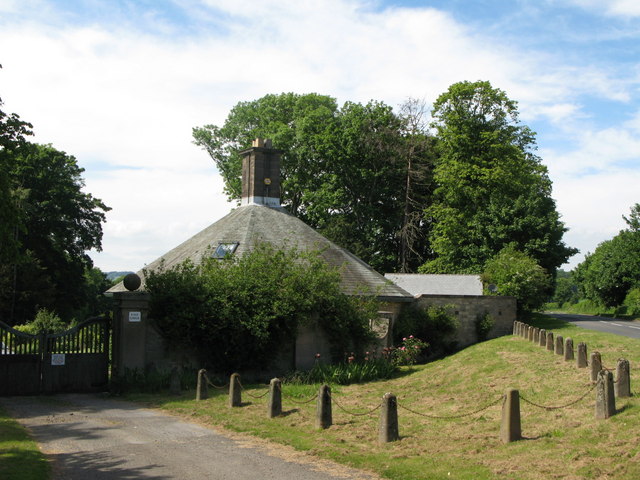 File:The "ink pot" house (East Lodge) - geograph.org.uk - 837980.jpg