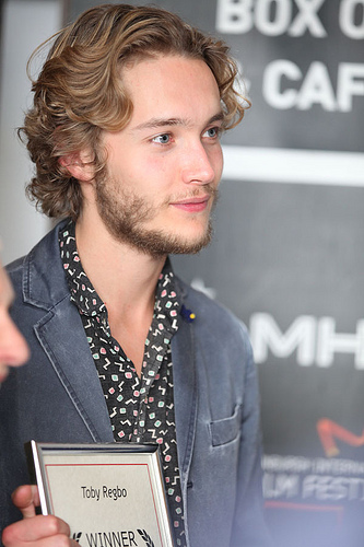 Toby Regbo - Wikipedia