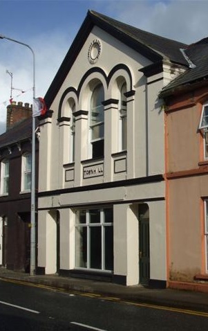 <span class="mw-page-title-main">Newtownstewart Town Hall</span> Municipal Building in Newtownstewart, Northern Ireland