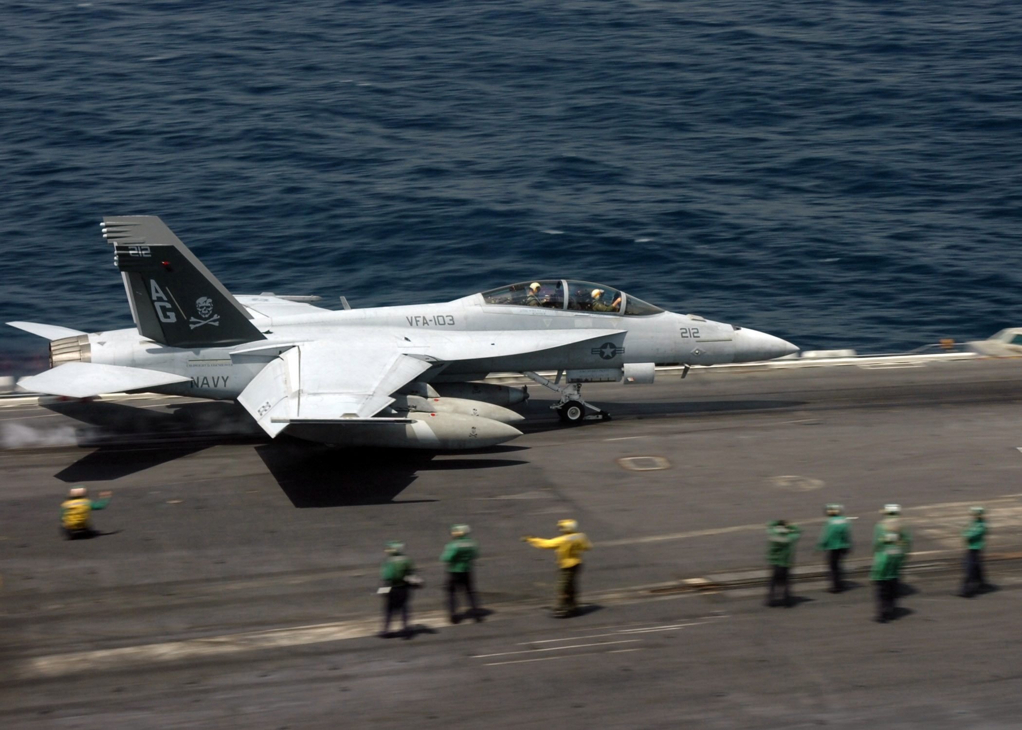 File:US Navy 070112-N-8907D-003 An F-A-18F Super Hornet assigned 