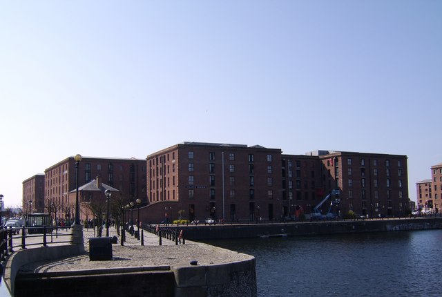 File:Albert Dock - geograph.org.uk - 393523.jpg