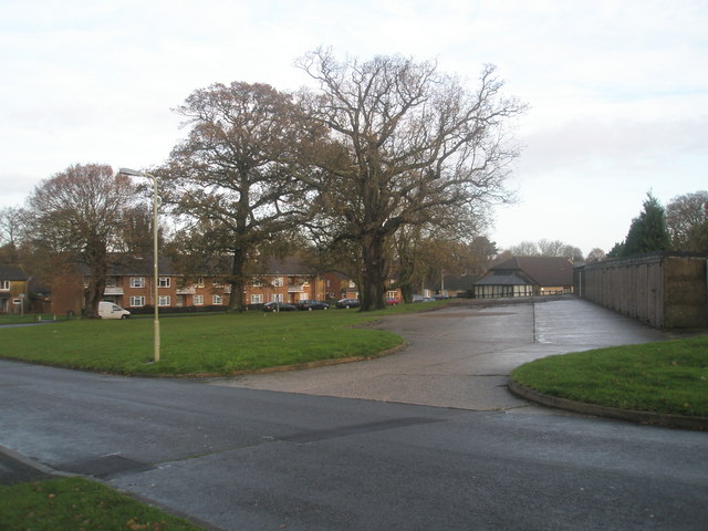 File:Anne Crescent - geograph.org.uk - 1611274.jpg